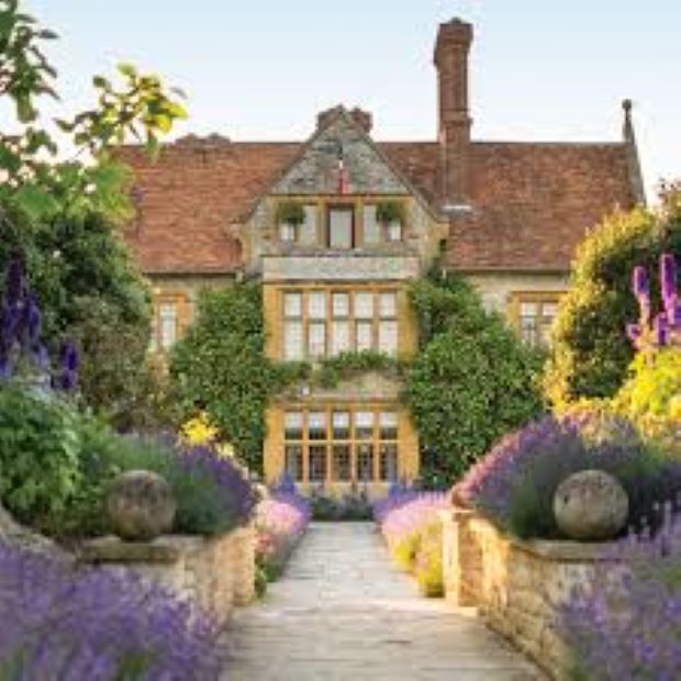 Le Manoir aux Quat'Saisons exterior
